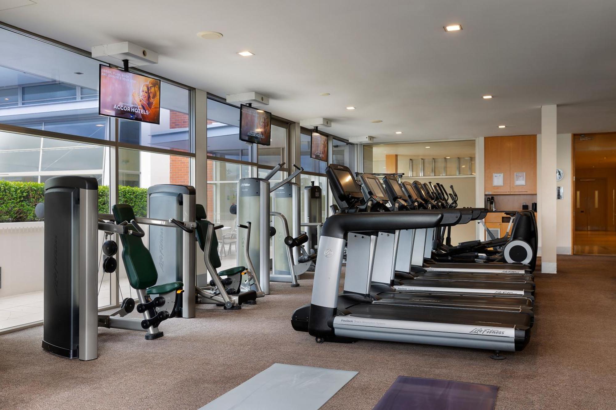 فندق بولمان أوكلاند المظهر الخارجي الصورة The gym at the hotel